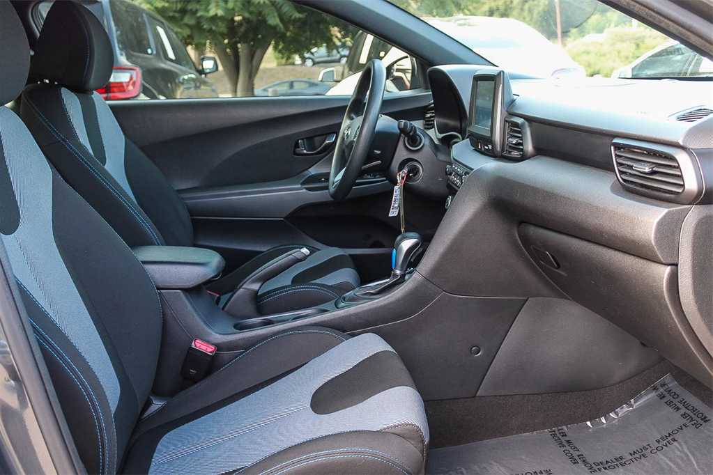 Thumbnail: 2019 Hyundai Veloster - 18