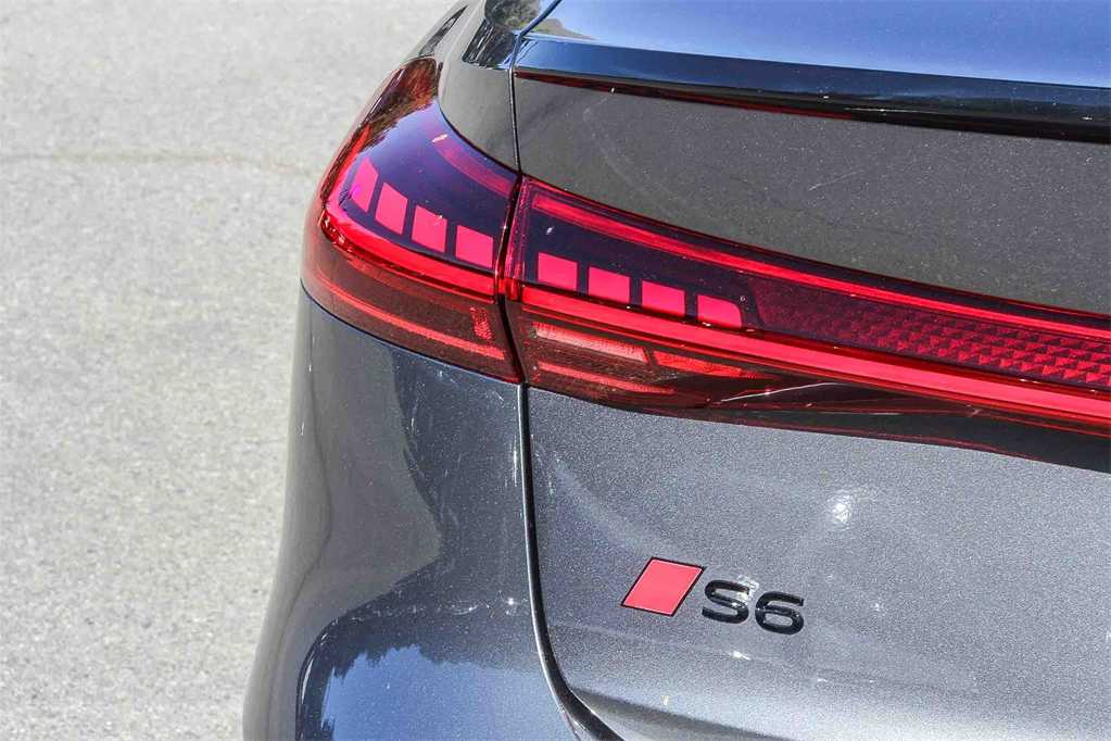 Thumbnail: 2025 Audi e-tron S - 11