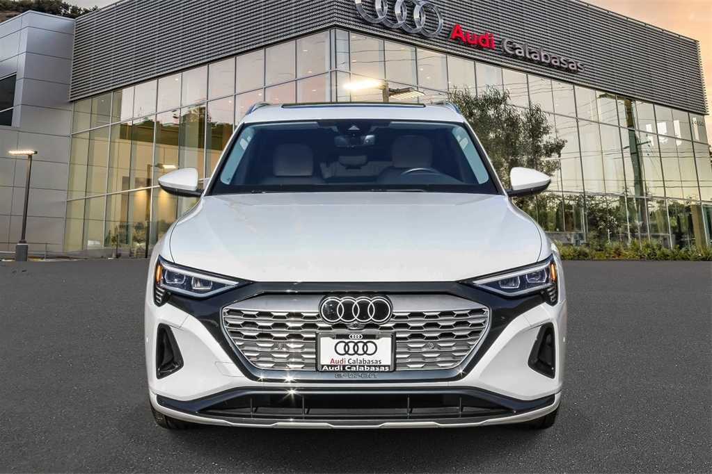 Thumbnail: 2024 Audi Q8 e-tron - 6