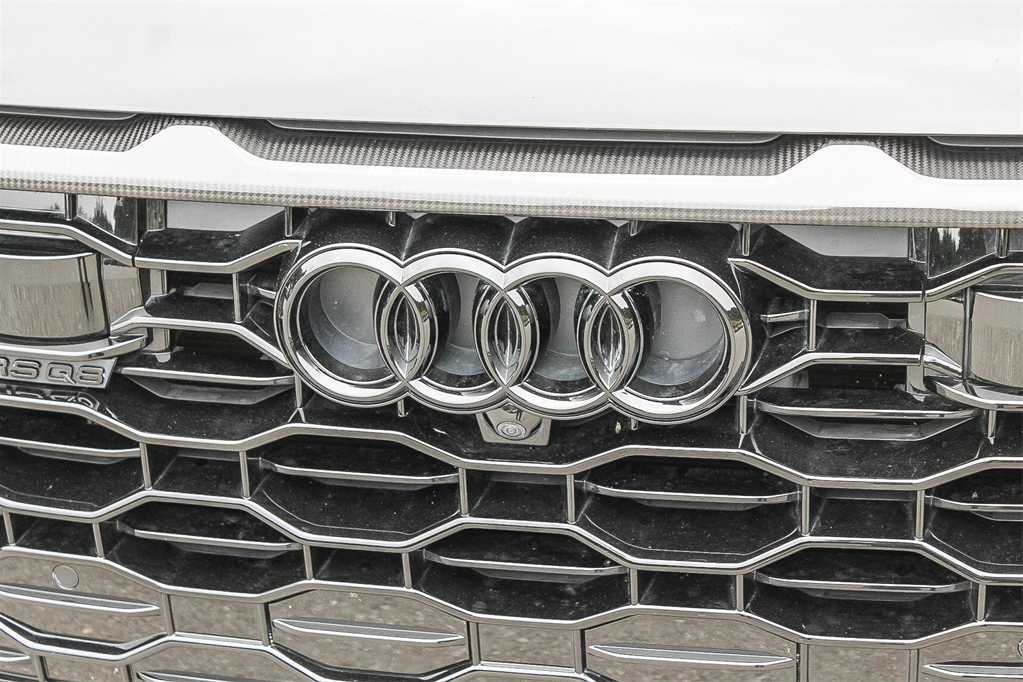 Thumbnail: 2022 Audi RS Q8 - 9