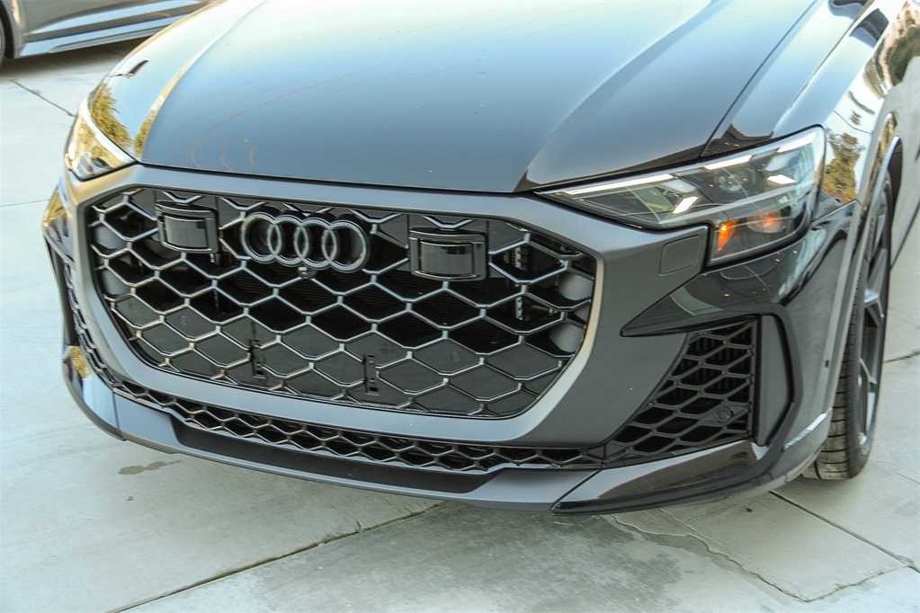 Thumbnail: 2026 Audi RS Q8 - 8