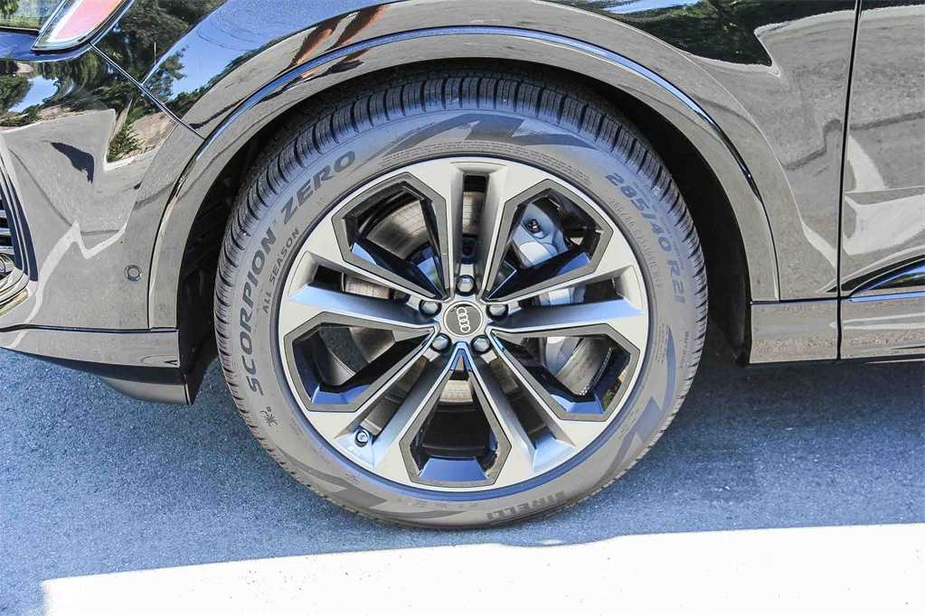 Thumbnail: 2026 Audi Q7 - 9