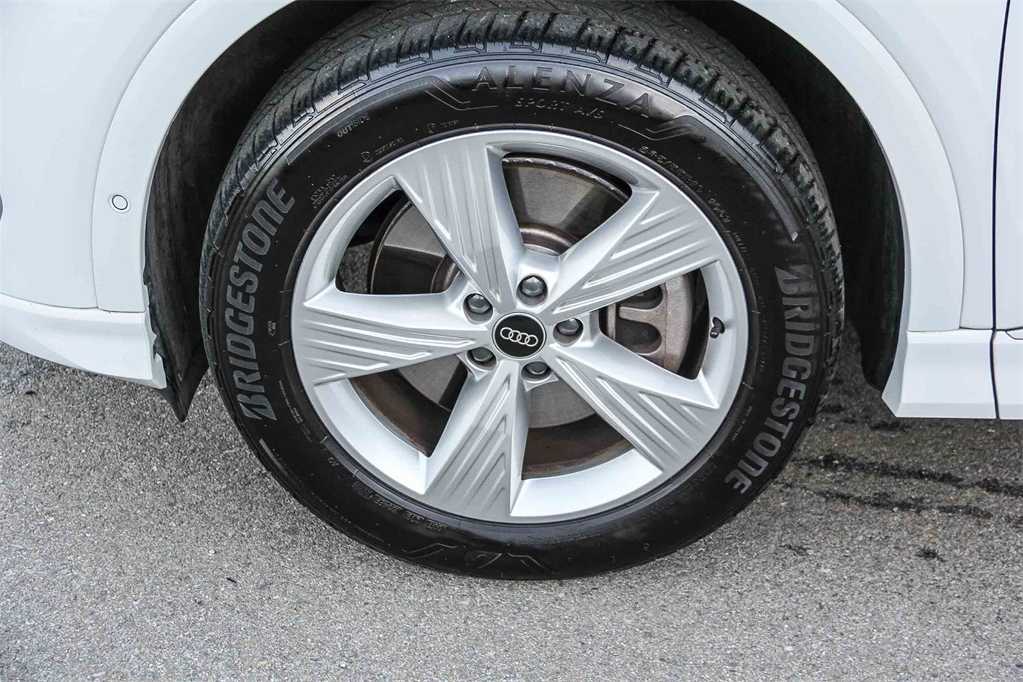 Thumbnail: 2024 Audi Q4 e-tron - 9