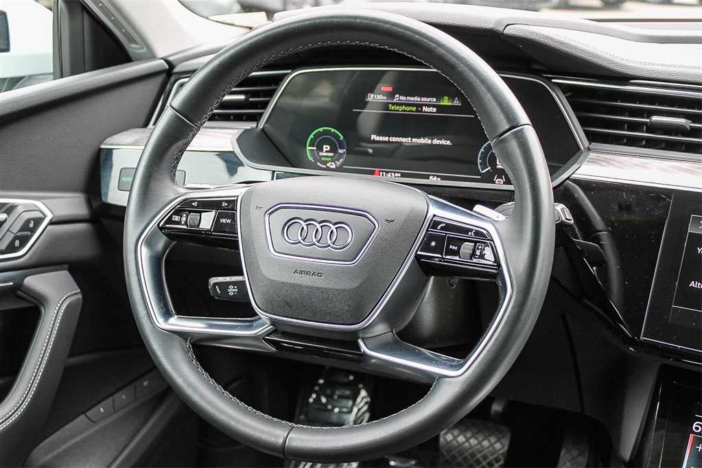 Thumbnail: 2022 Audi e-tron - 15