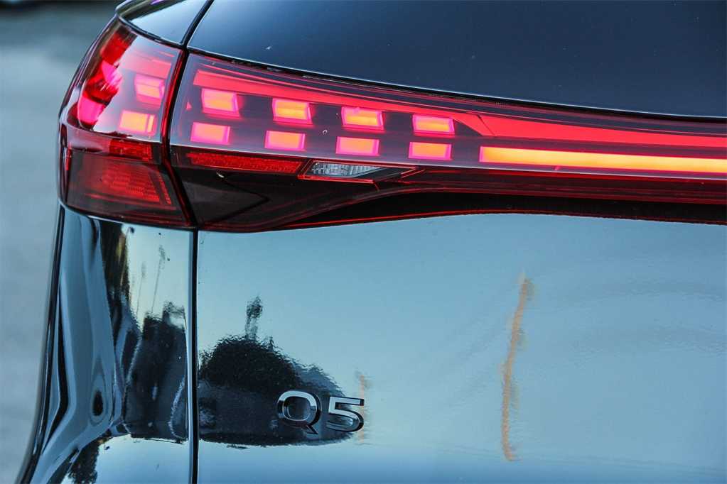 Thumbnail: 2025 Audi Q5 - 11