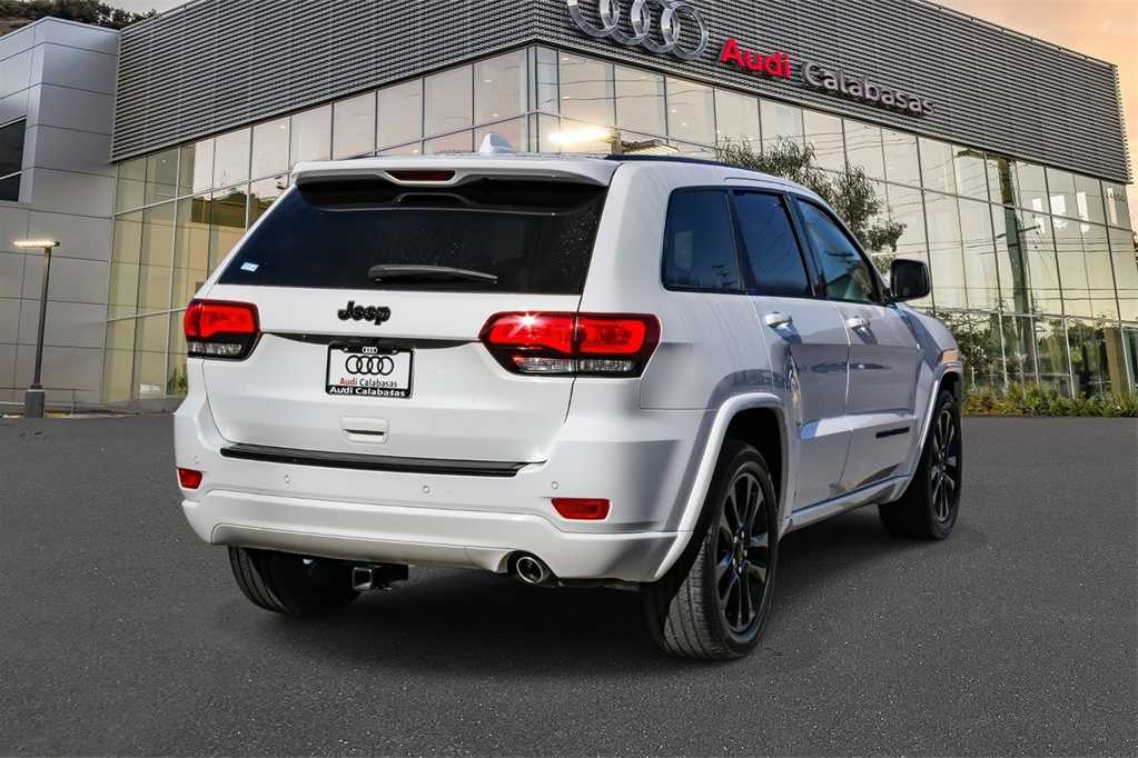 Thumbnail: 2018 Jeep Grand Cherokee - 4