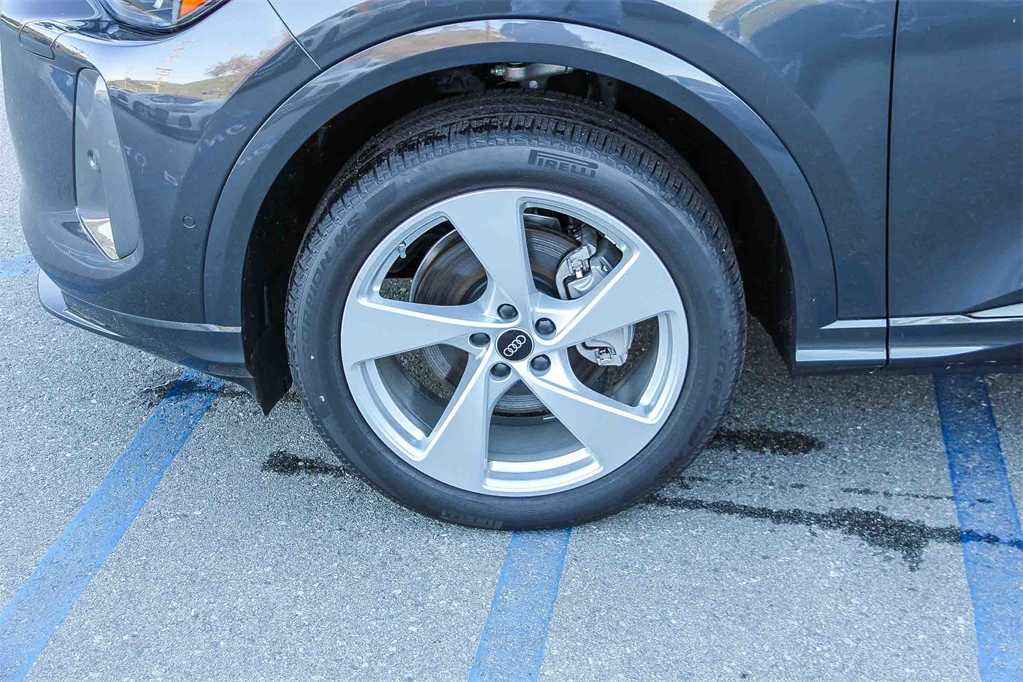 Thumbnail: 2025 Audi Q5 - 9