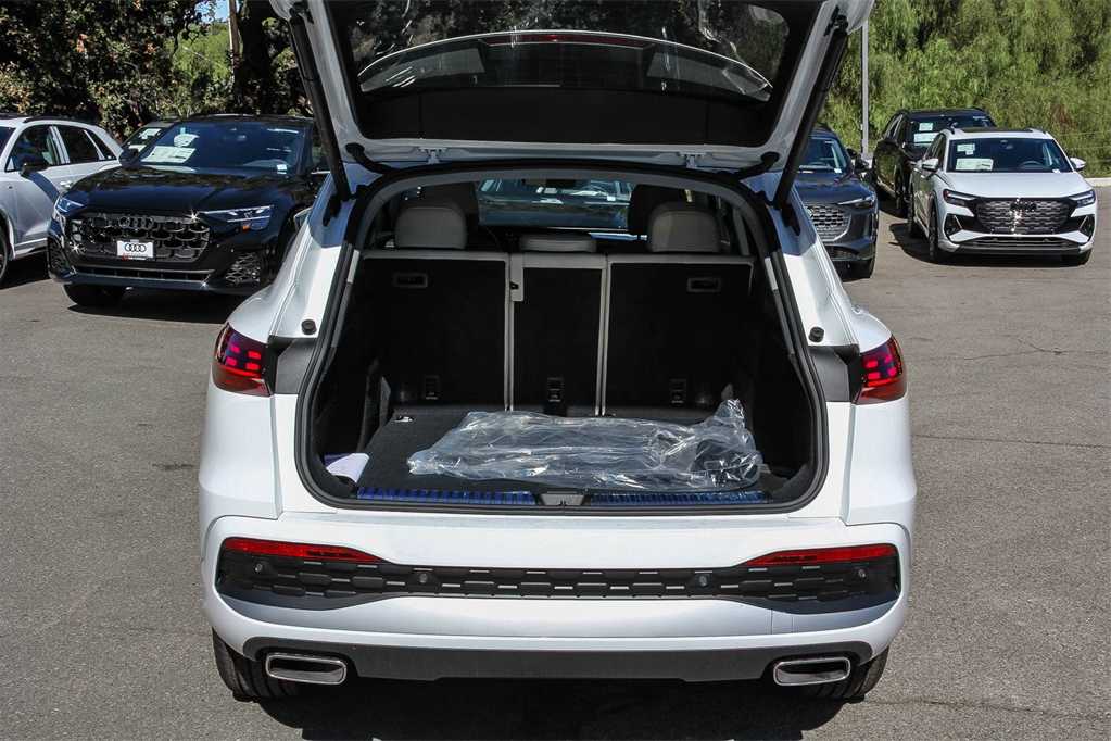 Thumbnail: 2025 Audi Q5 - 26