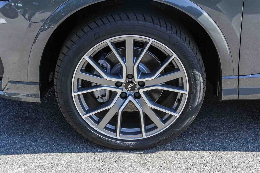 Thumbnail: 2025 Audi Q3 - 9