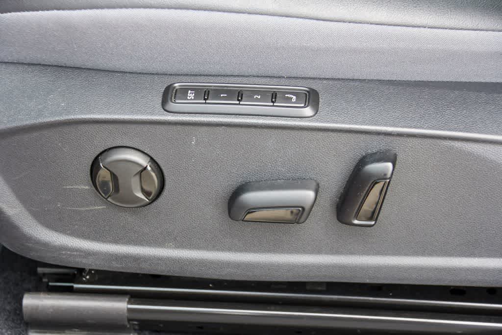 Thumbnail: 2023 Volkswagen ID.4 - 17