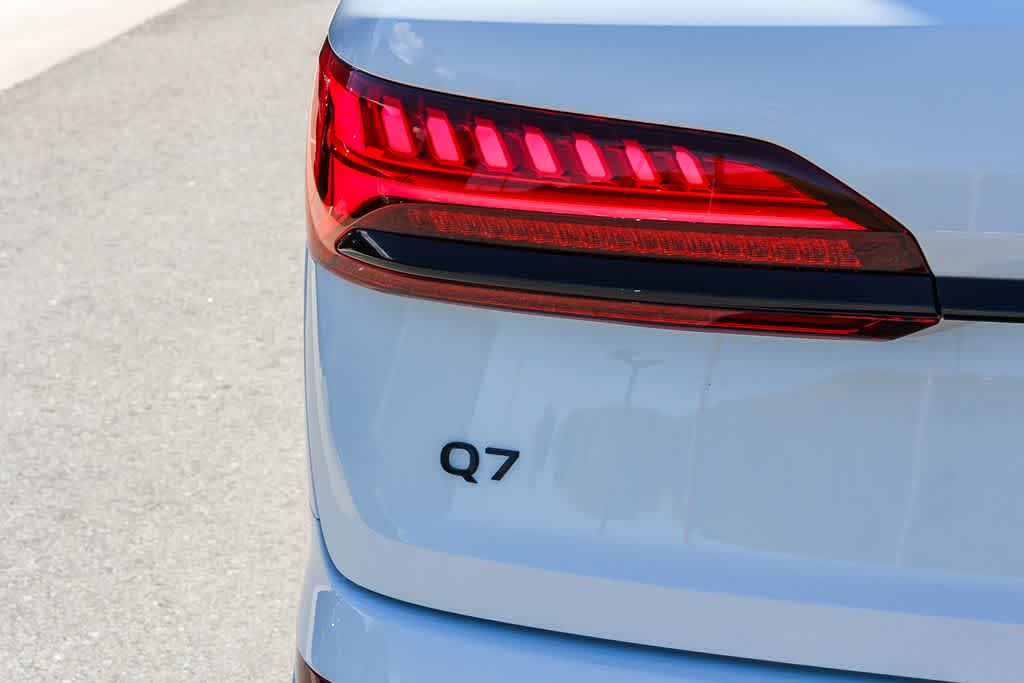 Thumbnail: 2025 Audi Q7 - 11