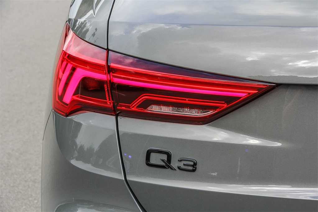 Thumbnail: 2022 Audi Q3 - 11