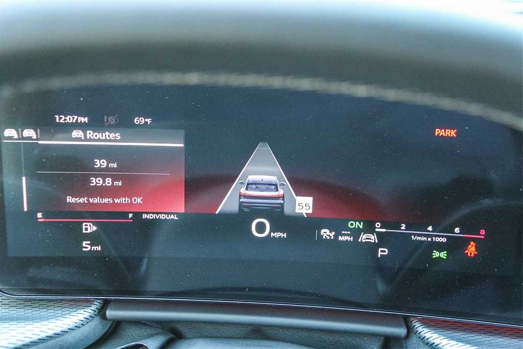 Thumbnail: 2025 Audi SQ5 - 24