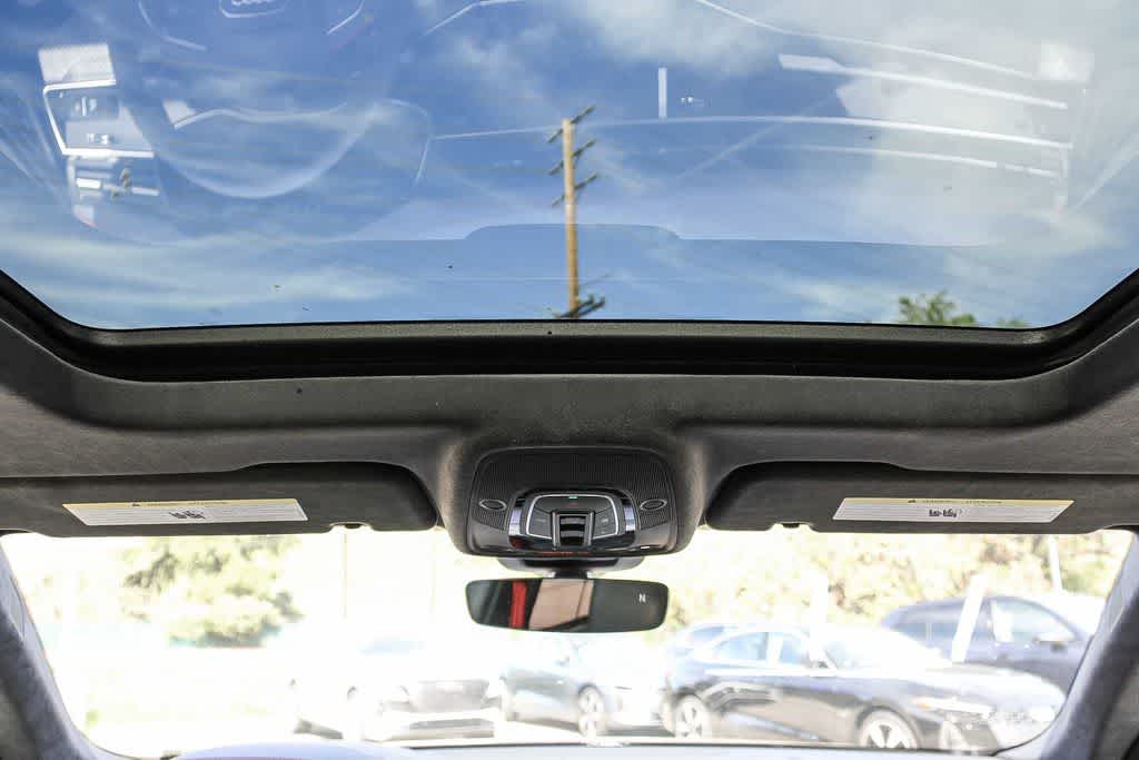 Thumbnail: 2026 Audi SQ8 - 12