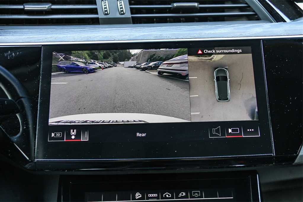 Thumbnail: 2022 Audi e-tron - 23