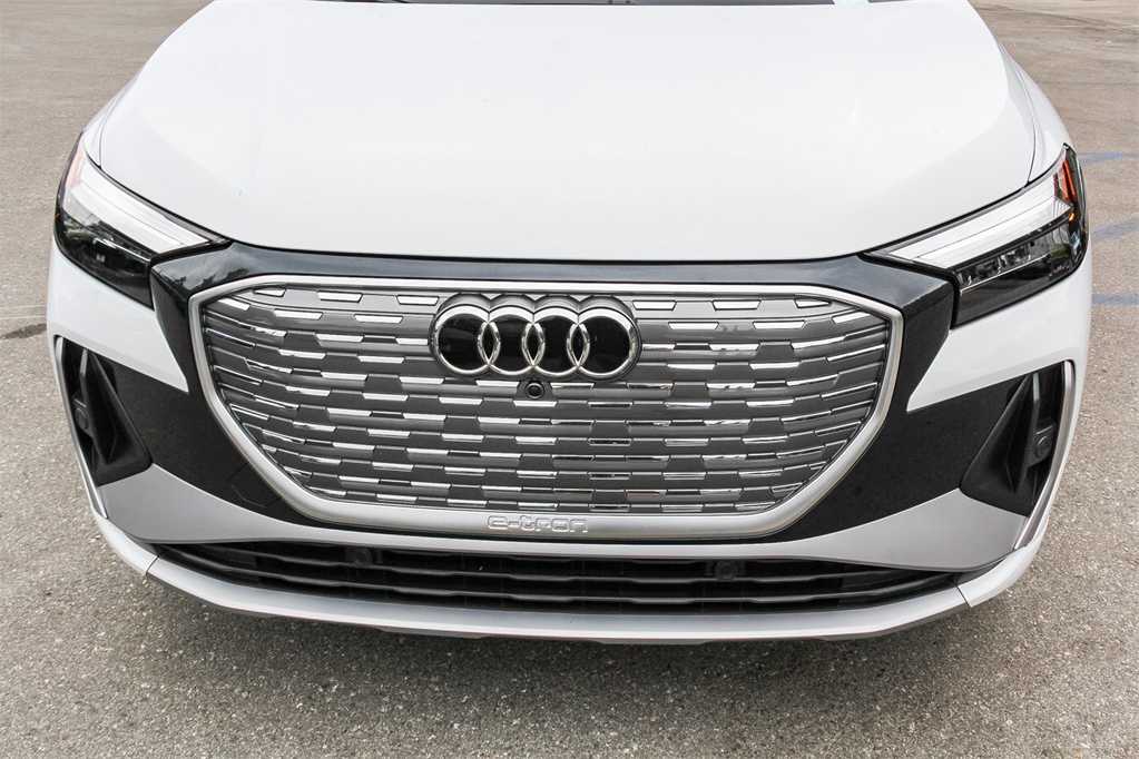 Thumbnail: 2023 Audi Q4 e-tron - 8