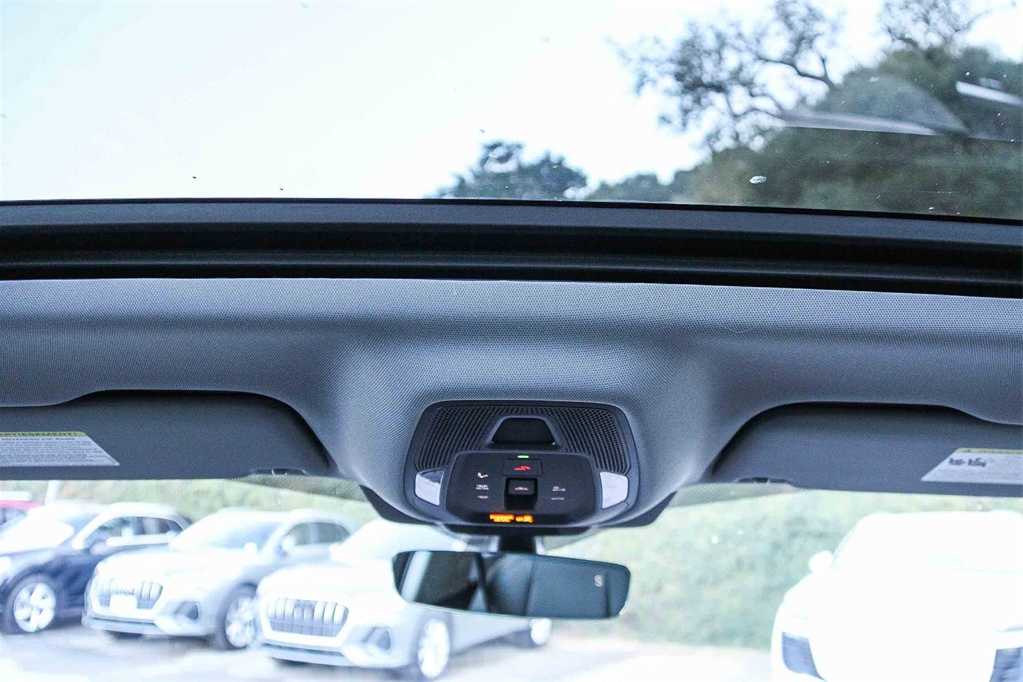 Thumbnail: 2025 Audi Q5 - 12