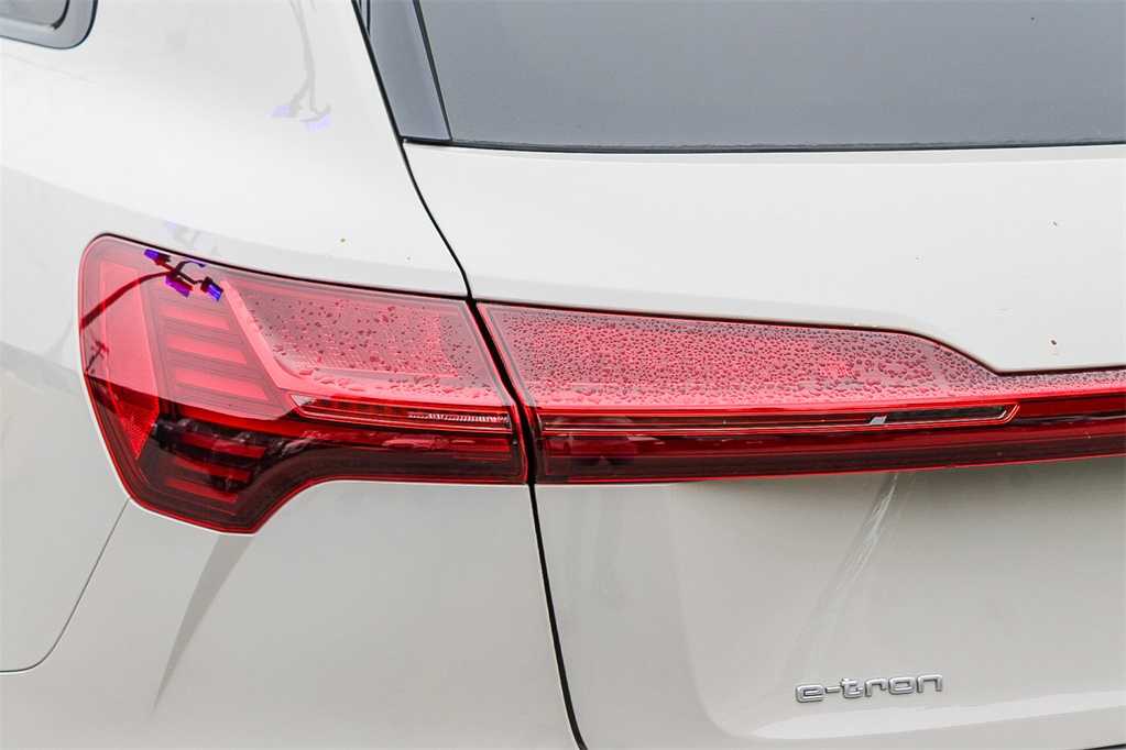 Thumbnail: 2022 Audi e-tron - 7