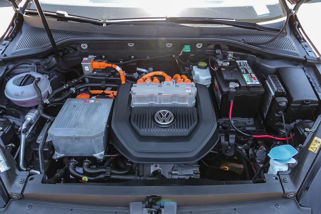 Thumbnail: 2015 Volkswagen e-Golf - 26