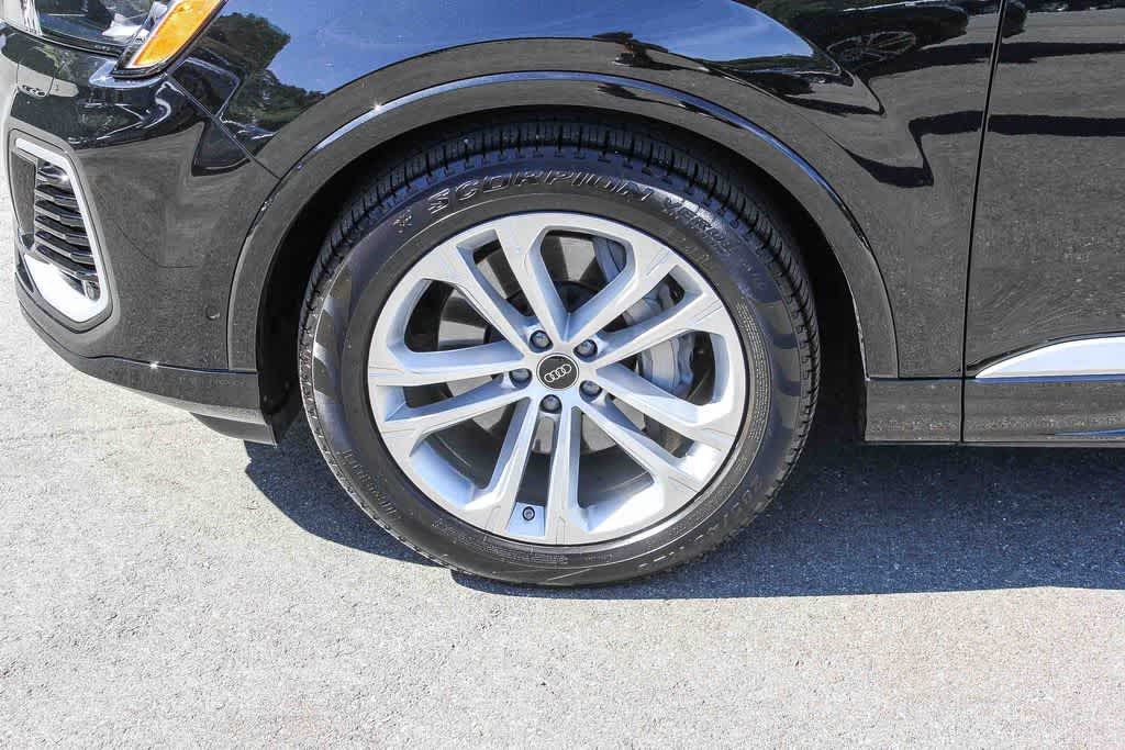 Thumbnail: 2026 Audi Q7 - 9