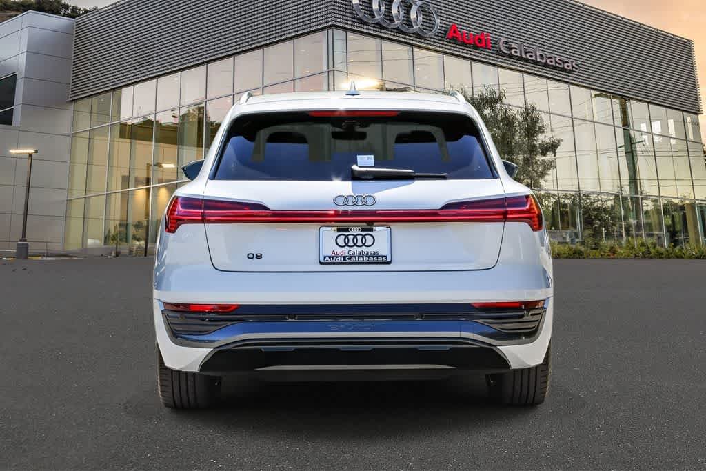 Thumbnail: 2024 Audi Q8 e-tron - 3