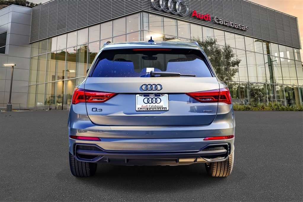 Thumbnail: 2025 Audi Q3 - 3