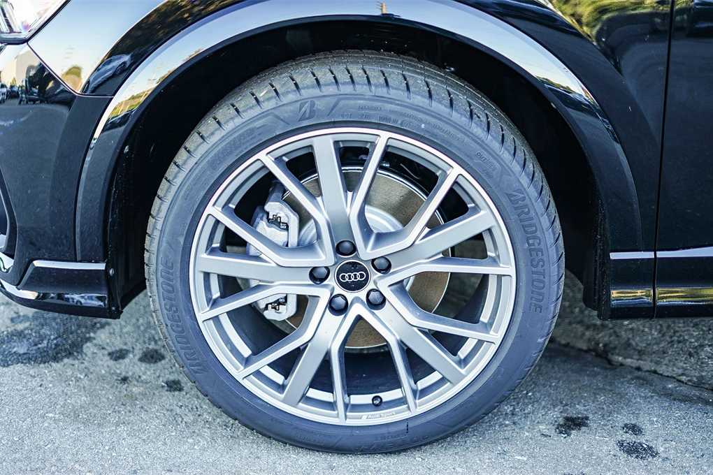 Thumbnail: 2025 Audi Q3 - 9