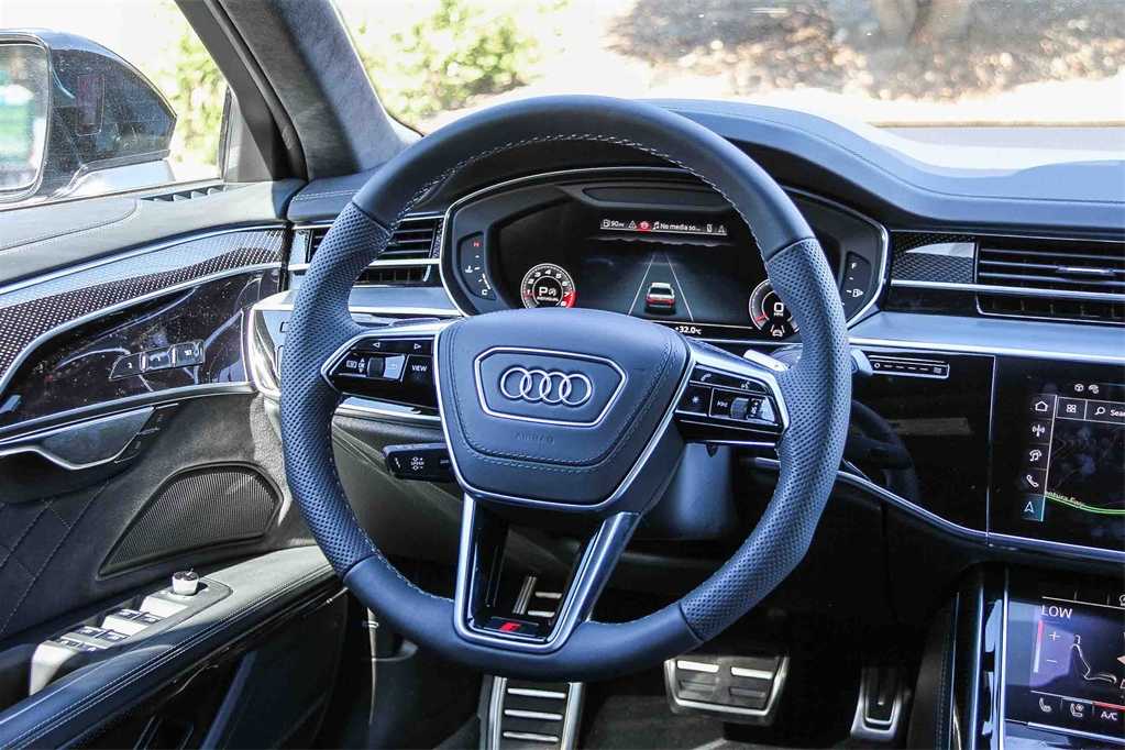 Thumbnail: 2025 Audi S8 - 14
