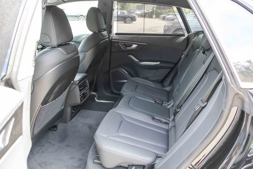 Thumbnail: 2026 Audi Q8 - 17