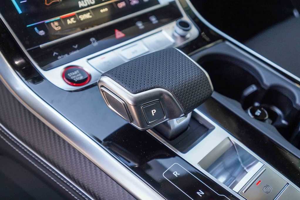 Thumbnail: 2026 Audi RS Q8 - 22