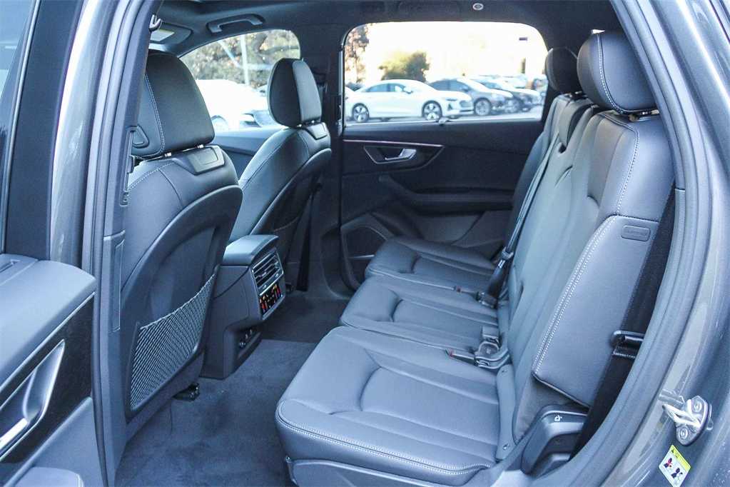 Thumbnail: 2025 Audi Q7 - 17