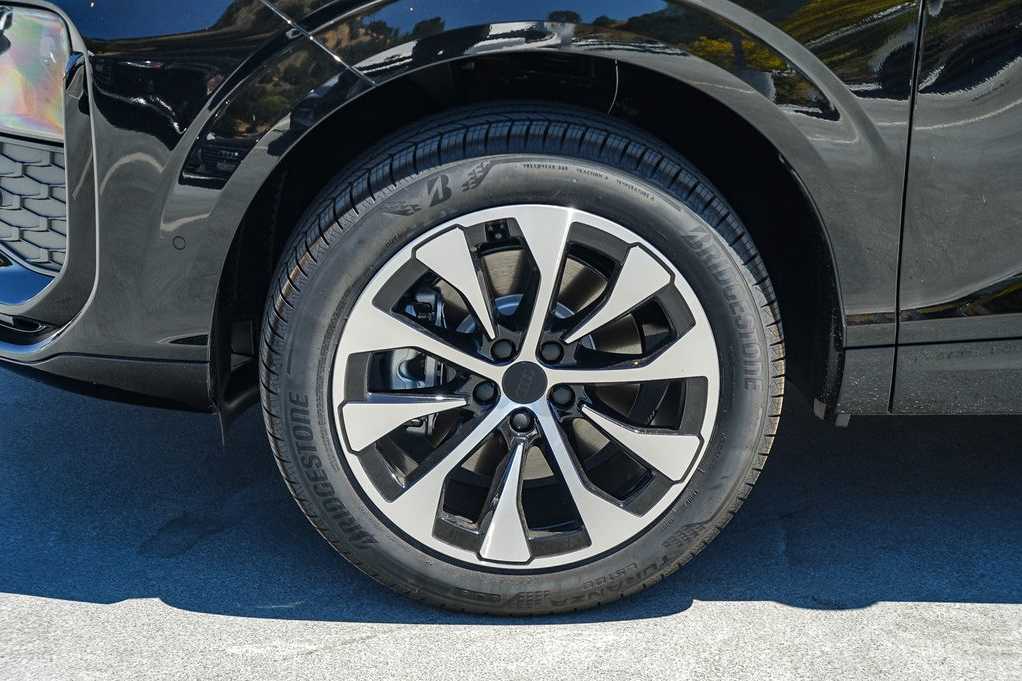 Thumbnail: 2026 Audi Q3 - 10