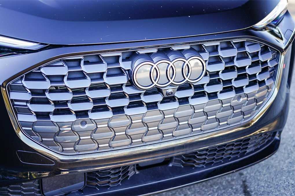 Thumbnail: 2025 Audi Q5 - 8