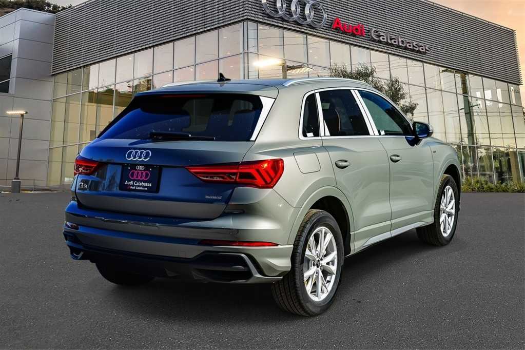 Thumbnail: 2025 Audi Q3 - 4