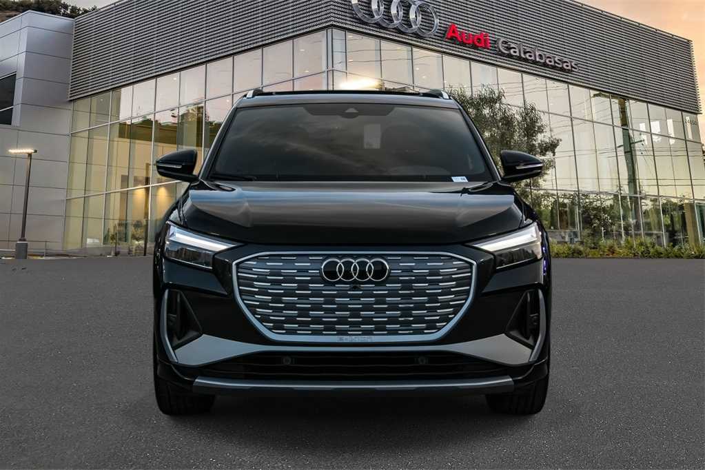 Thumbnail: 2023 Audi Q4 e-tron - 6