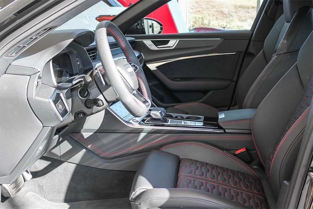 Thumbnail: 2025 Audi RS 6 - 19