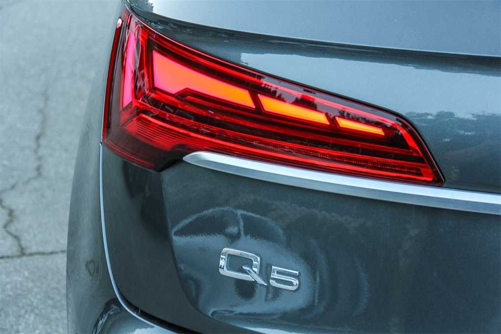 Thumbnail: 2022 Audi Q5 - 11