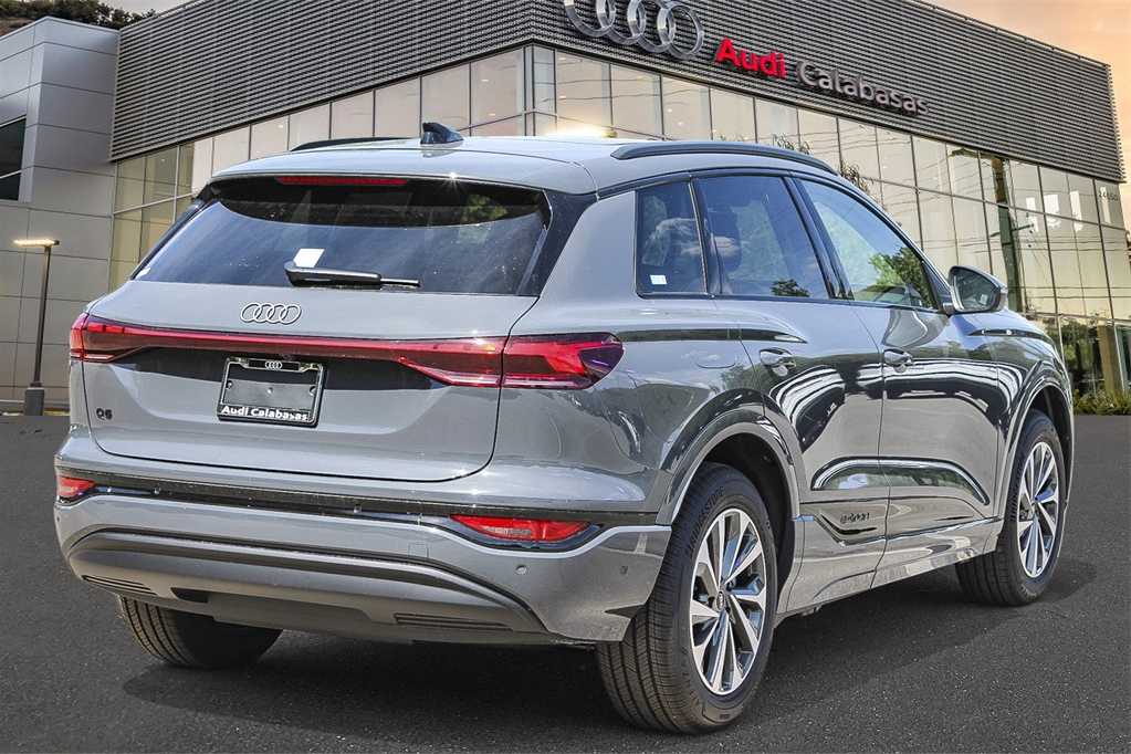 Thumbnail: 2025 Audi Q6 e-tron - 4