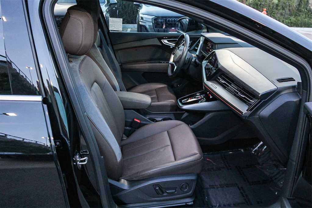 Thumbnail: 2023 Audi Q4 e-tron - 18