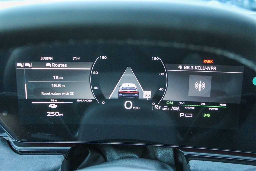 Thumbnail: 2025 Audi e-tron S - 24