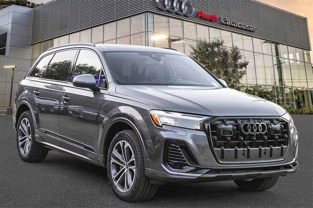 2025 Audi Q7 45 Premium Plus photo 3