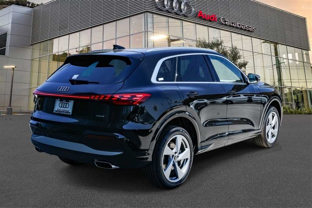 Thumbnail: 2025 Audi Q5 - 5