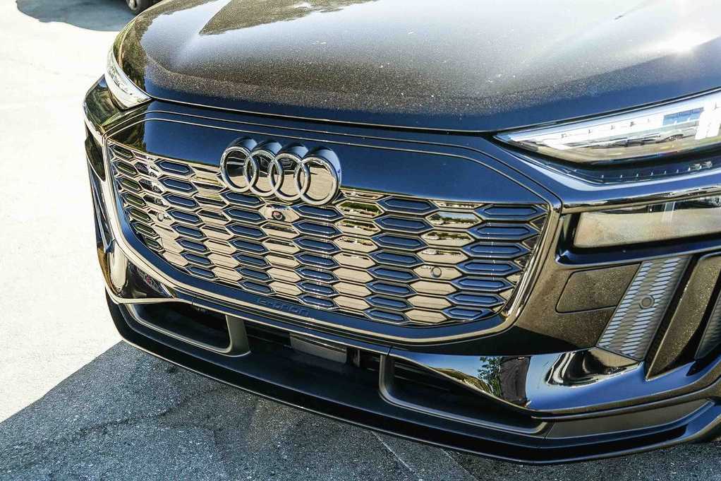 Thumbnail: 2027 Audi Q6 e-tron - 8