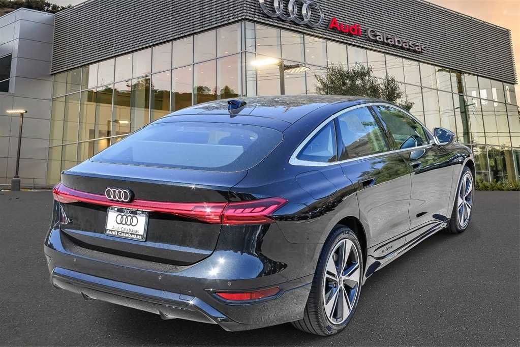 Thumbnail: 2025 Audi e-tron S - 4