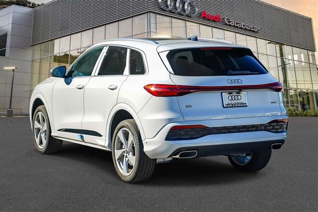 Thumbnail: 2025 Audi Q5 - 6