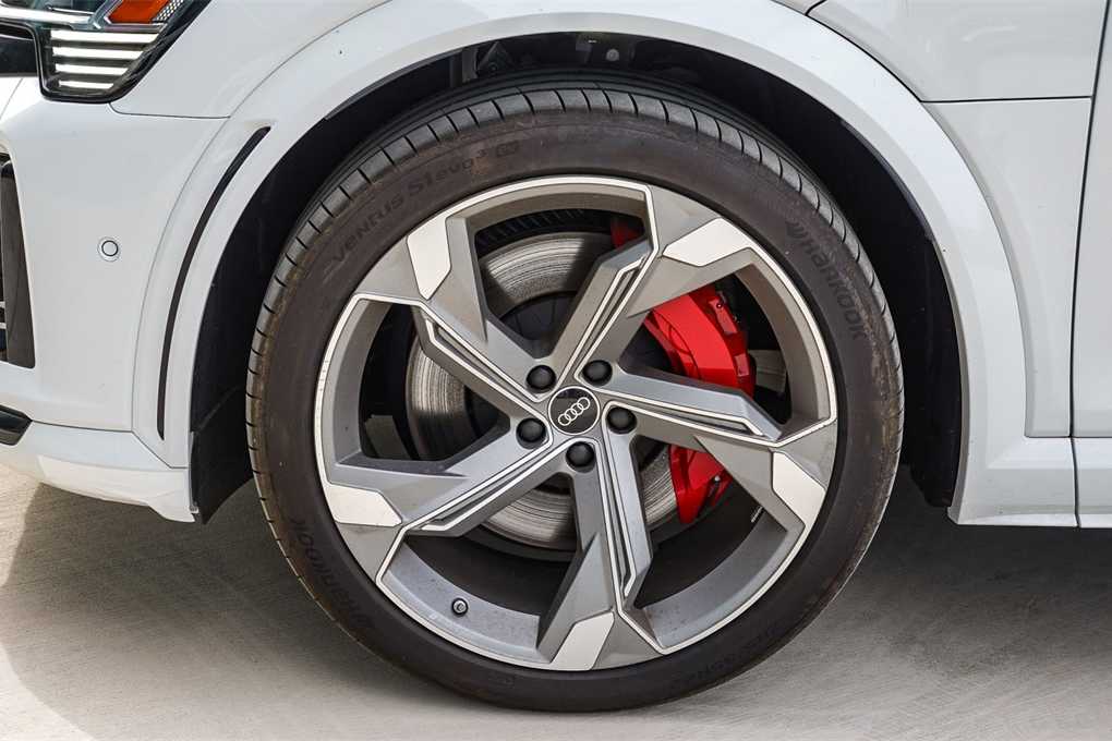 Thumbnail: 2024 Audi SQ8 e-tron - 10