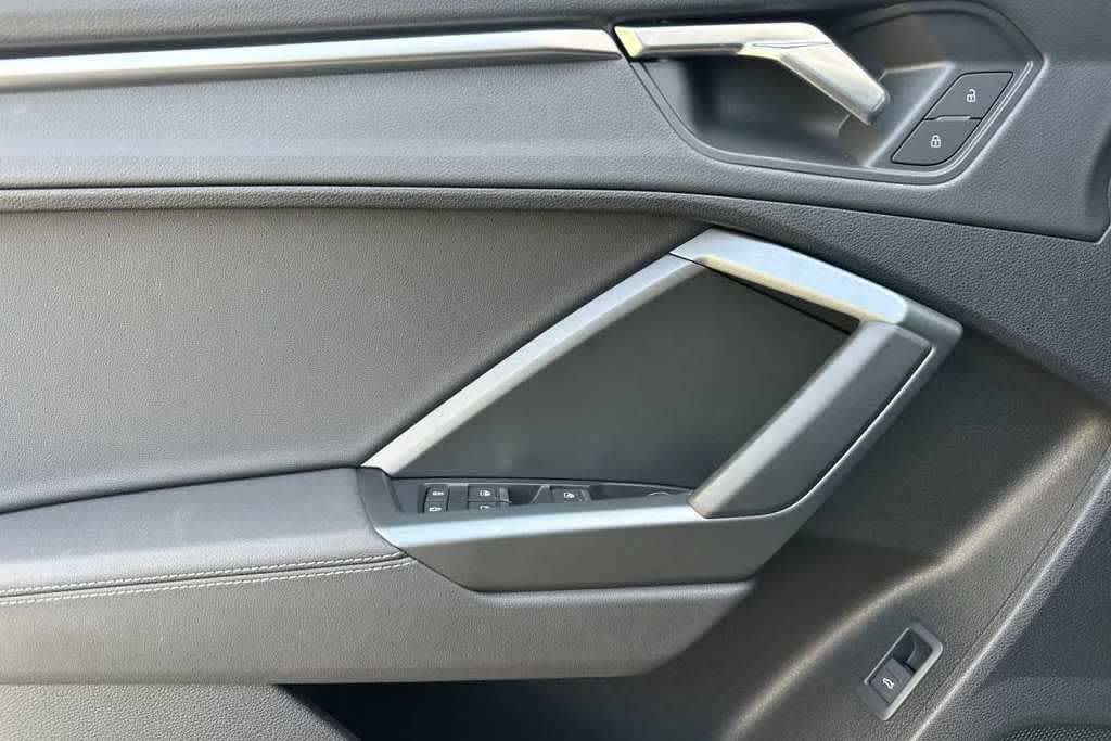 Thumbnail: 2025 Audi Q3 - 12