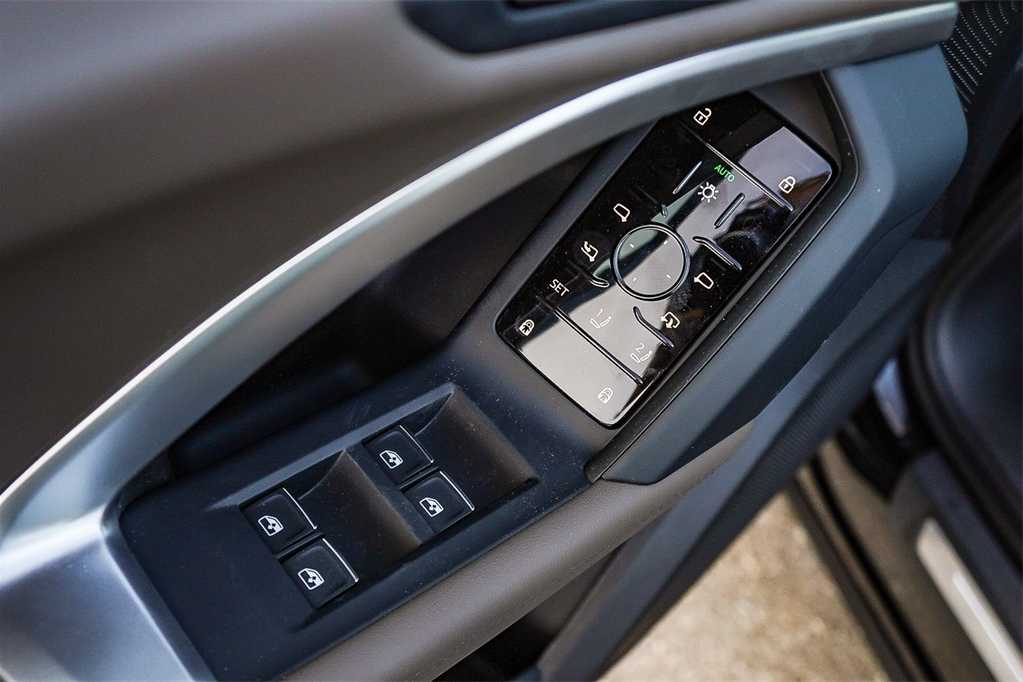 Thumbnail: 2025 Audi Q5 - 23