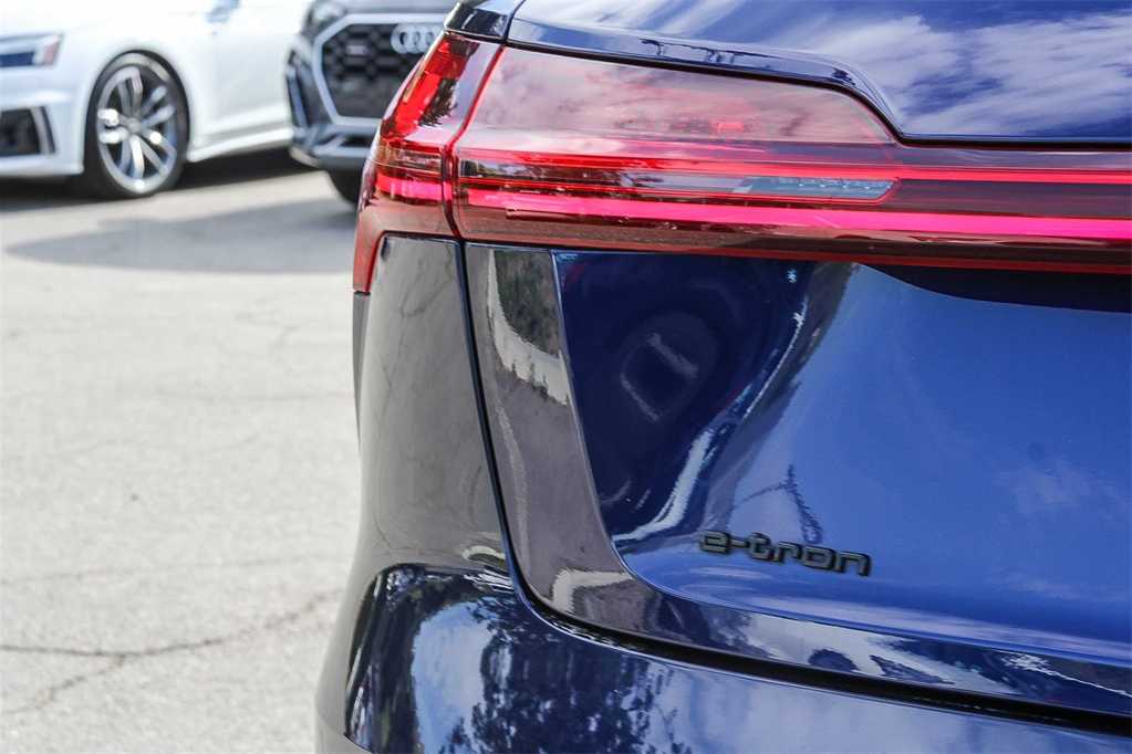 Thumbnail: 2022 Audi e-tron - 11