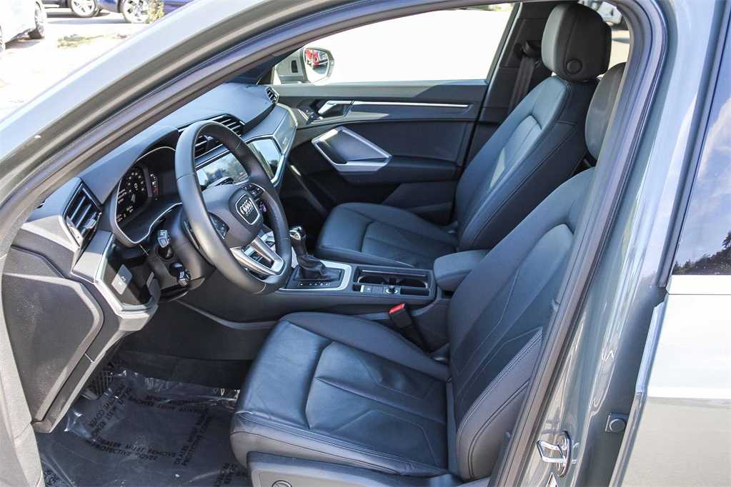 Thumbnail: 2025 Audi Q3 - 17